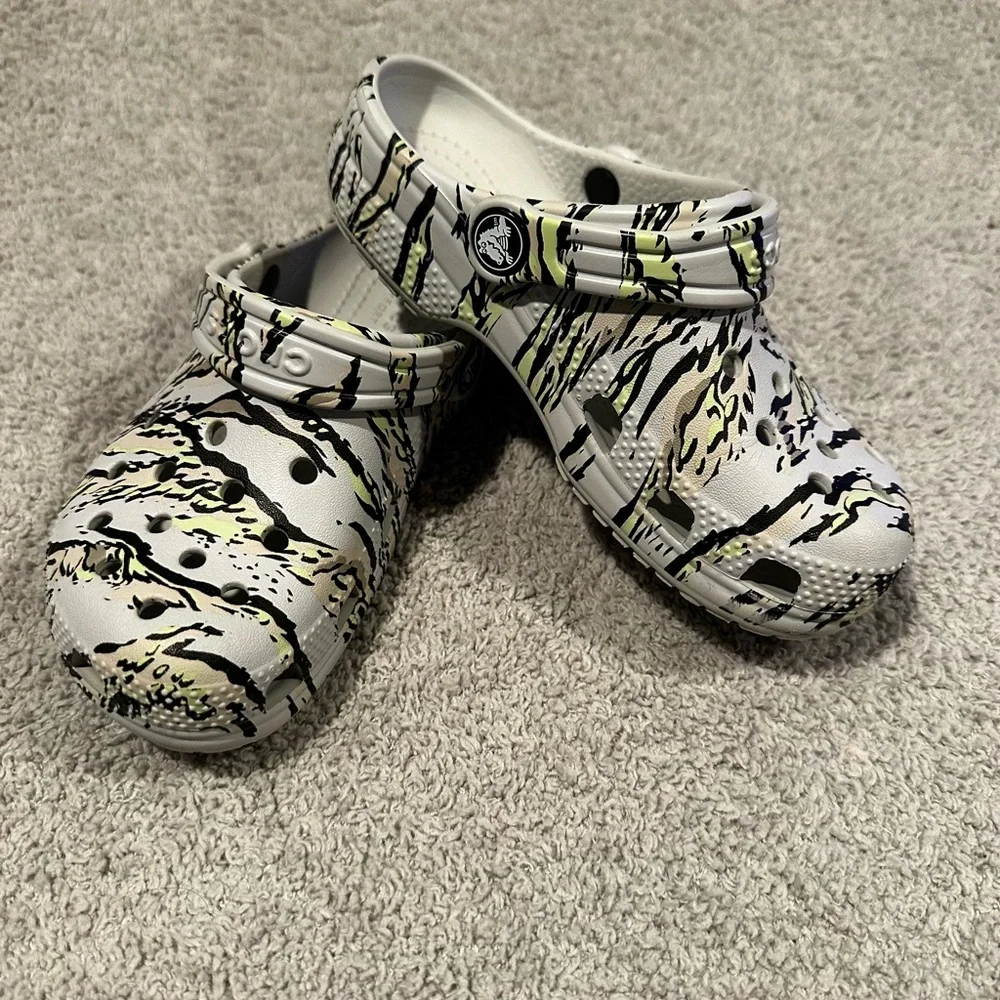 CROCS Kids Water Shoes with Black and Green Design